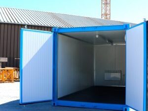 15FT WITH LIGHT SHIPPING CONTAINER