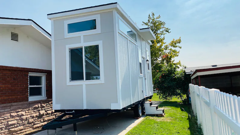 HOME CONTAINER WITH FULL BATH AND SHOWER